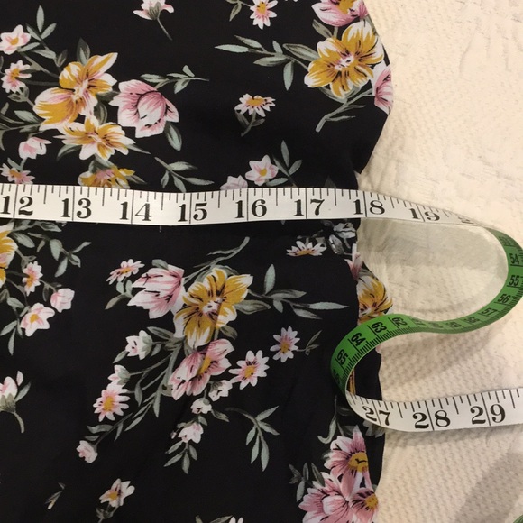 💕HP💕Nalati floral rayon romper size medium - Picture 12 of 12